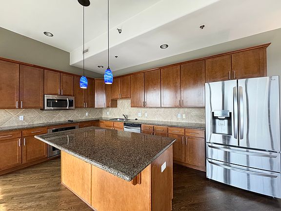 4th image of 600 Admiral # 1902 Blvd