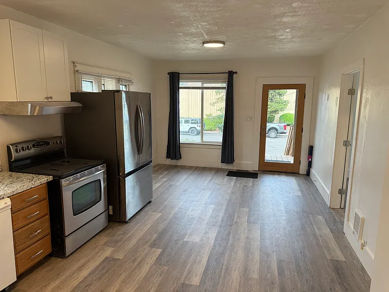2265 4th St NE — Photo 3
