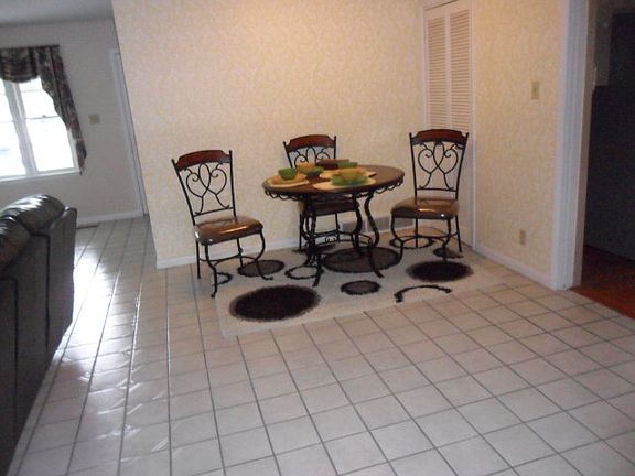 3rd image of 3008 Willow Way