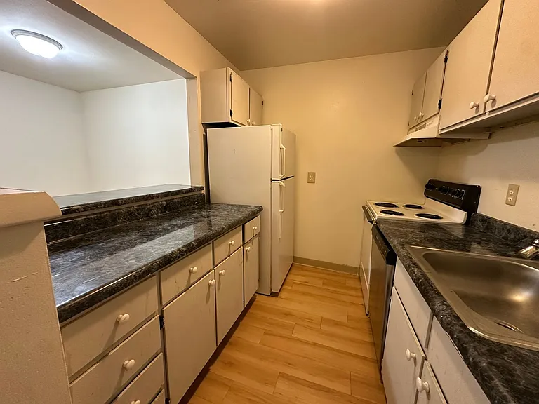 University Park Apartments near Cornell University — Photo 427