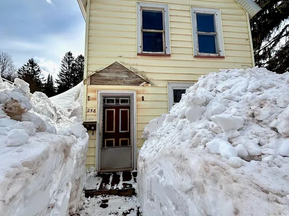 258 Hill St, Ishpeming, MI 49849