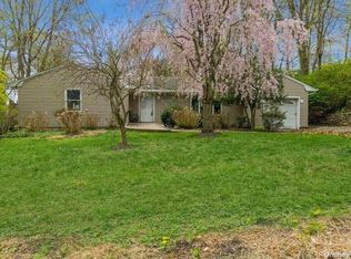 36 Huyler Ct, Setauket, NY 11733