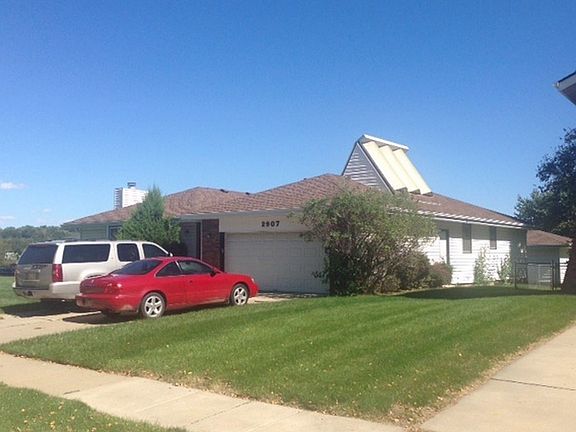 3rd image of 2907 S 158th Cir