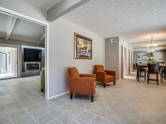 3rd image of 4120 Flintridge Dr