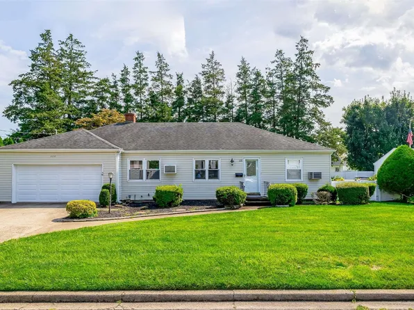 228 N Poplar Street, Massapequa, NY 11758