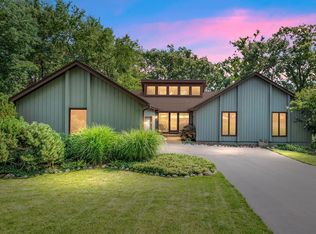 605 Oakview Dr, Algonquin, IL