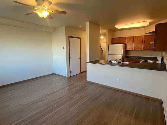 5th image of 1062 W Oak St #40
