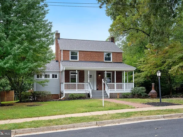 7231 Pinewood St, Falls Church, VA 22046
