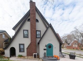 938 N 17th St, Manitowoc, WI 54220