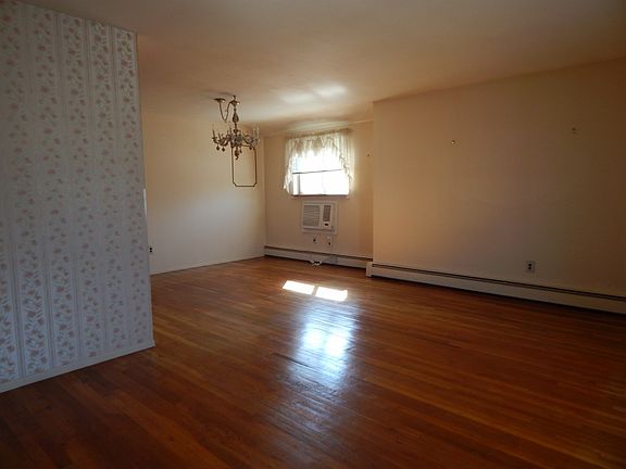 2nd image of 631 Midvale Ave