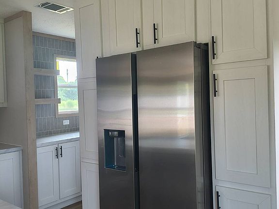 5th image of 145 Merritt Cir