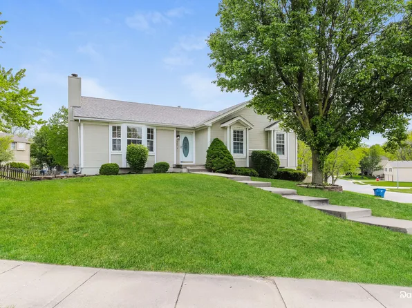 625 Hawthorne Pl, Liberty, MO 64068