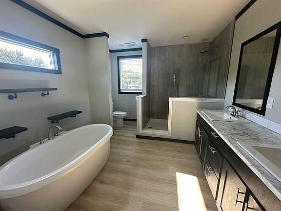 3rd image of 3300 Killingsworth Ln #95-095