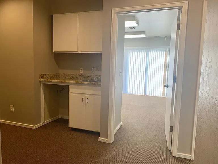 601 N Kelly Ave #107 — Photo 6