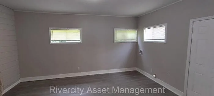 2386 Larose Ave — Photo 9
