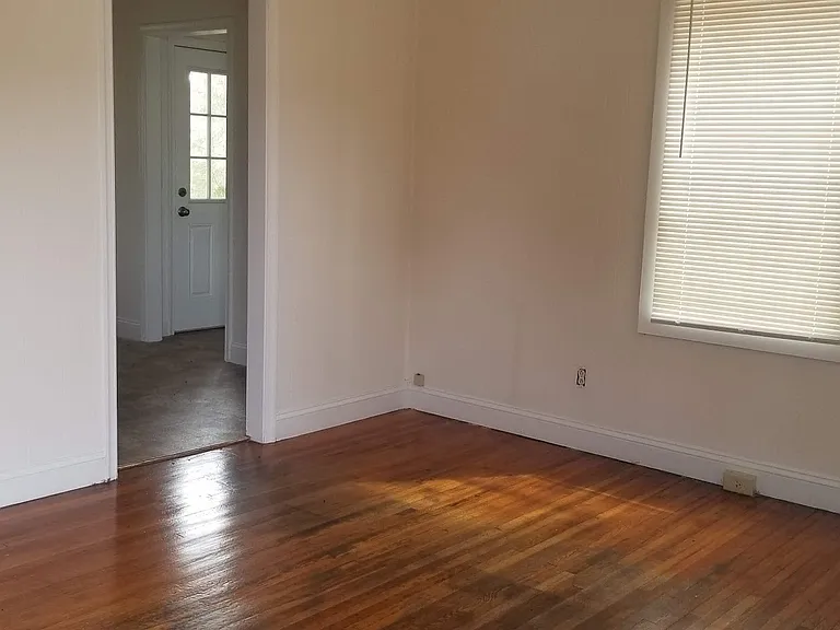 501 Moncure Ave — Photo 3