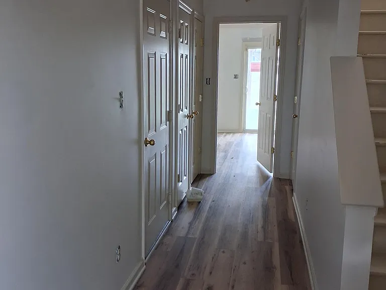 576 S Carlisle St — Photo 3