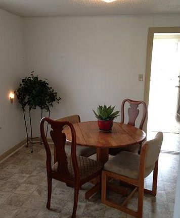 4th image of 262 E Nacogdoches St