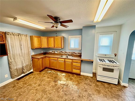 5th image of 3651 W 47th St