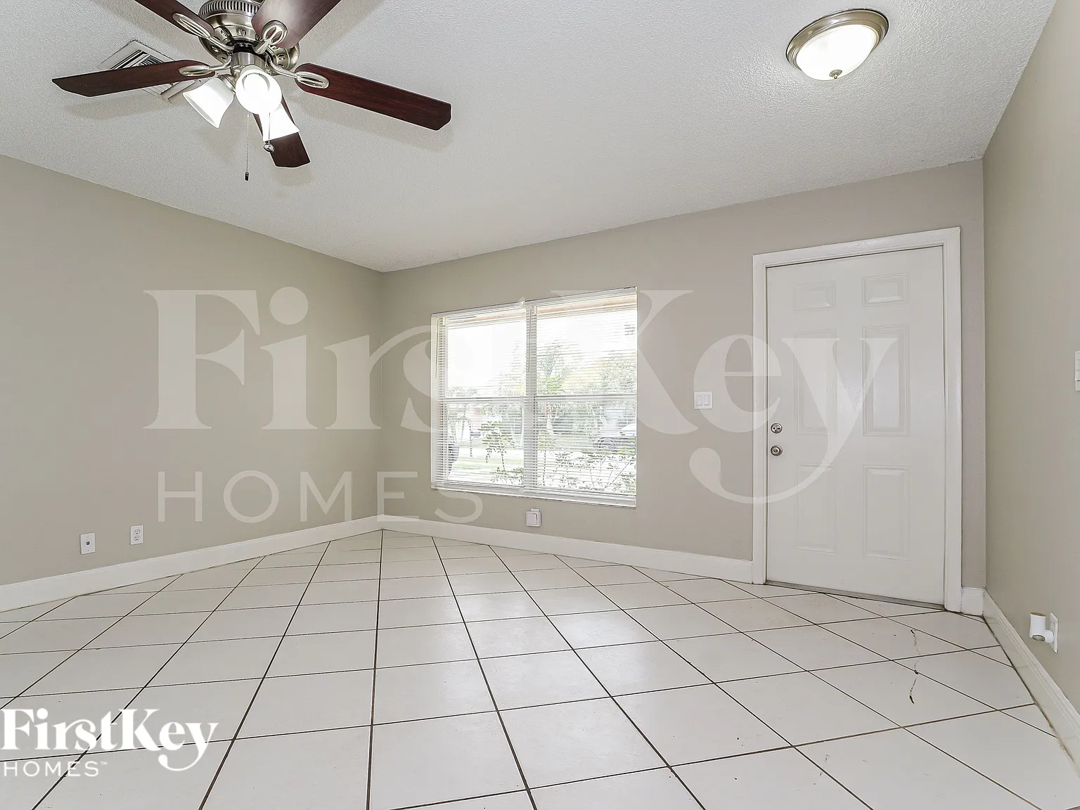 2 bed, 2.0 bath, 1317 sqft, $2,655 — Photo 2