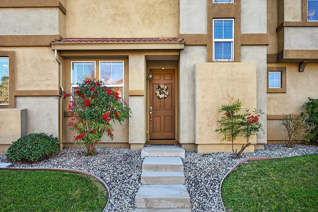 3 bed, 2.5 bath, 2375 sqft, $6,175 — Photo 3