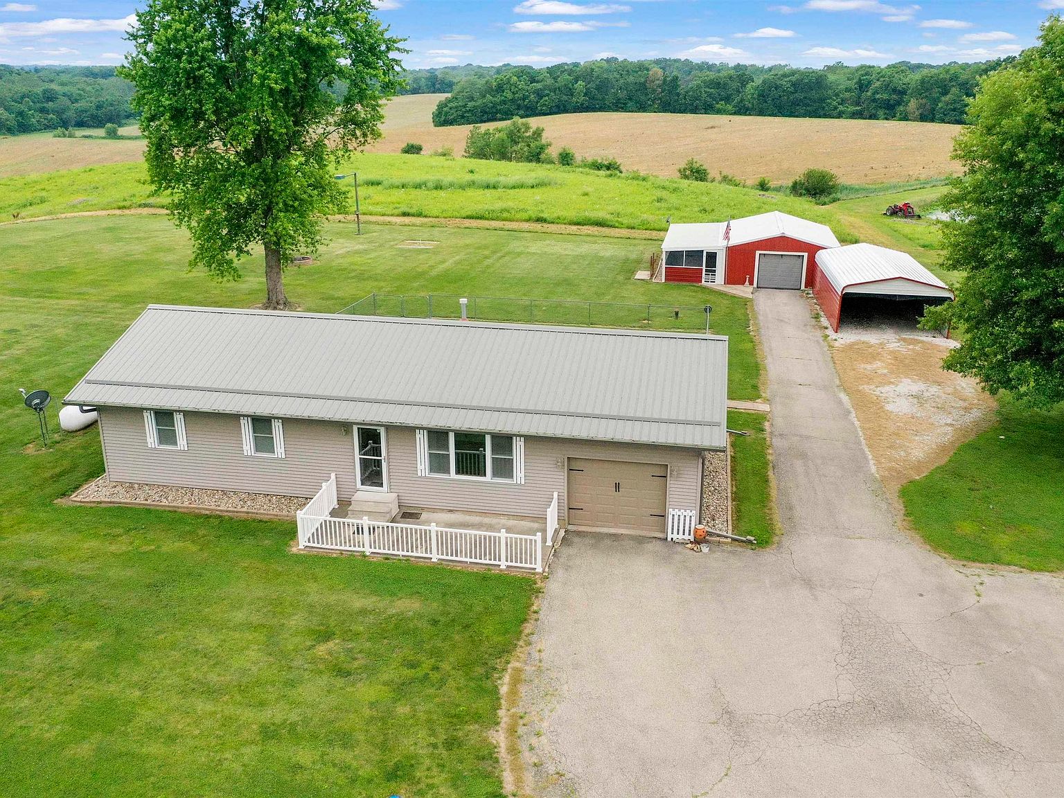 11310 N County Highway 9, Lewistown, IL 61542 | Zillow