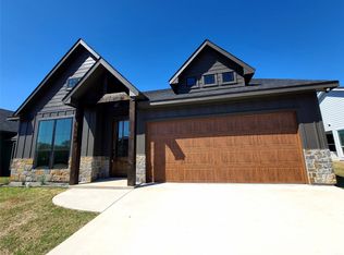 113 Vaughn Meadows Dr, Tom Bean, TX 75489