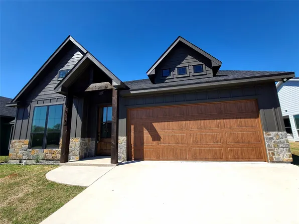 113 Vaughn Meadows Dr, Tom Bean, TX 75489