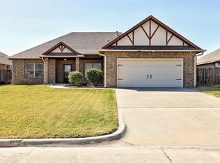1301 Ridgeway Dr, Moore, OK 73160