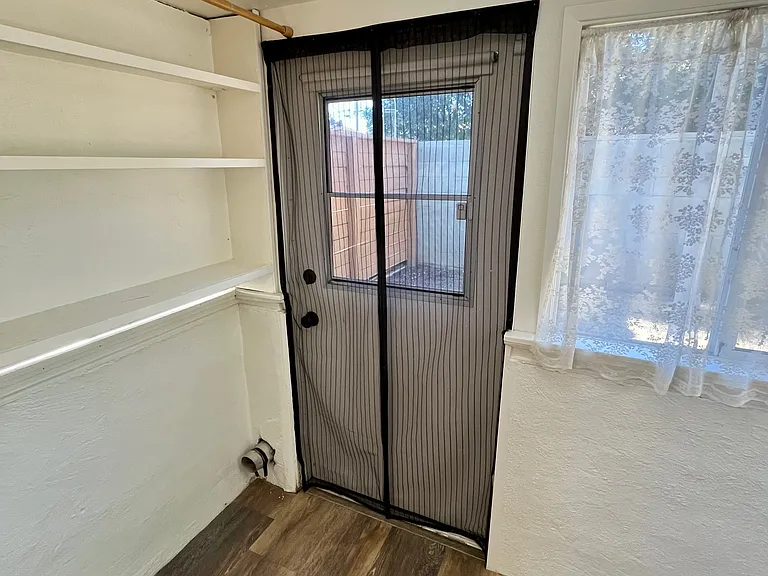 335 N Alvarado St — Photo 9