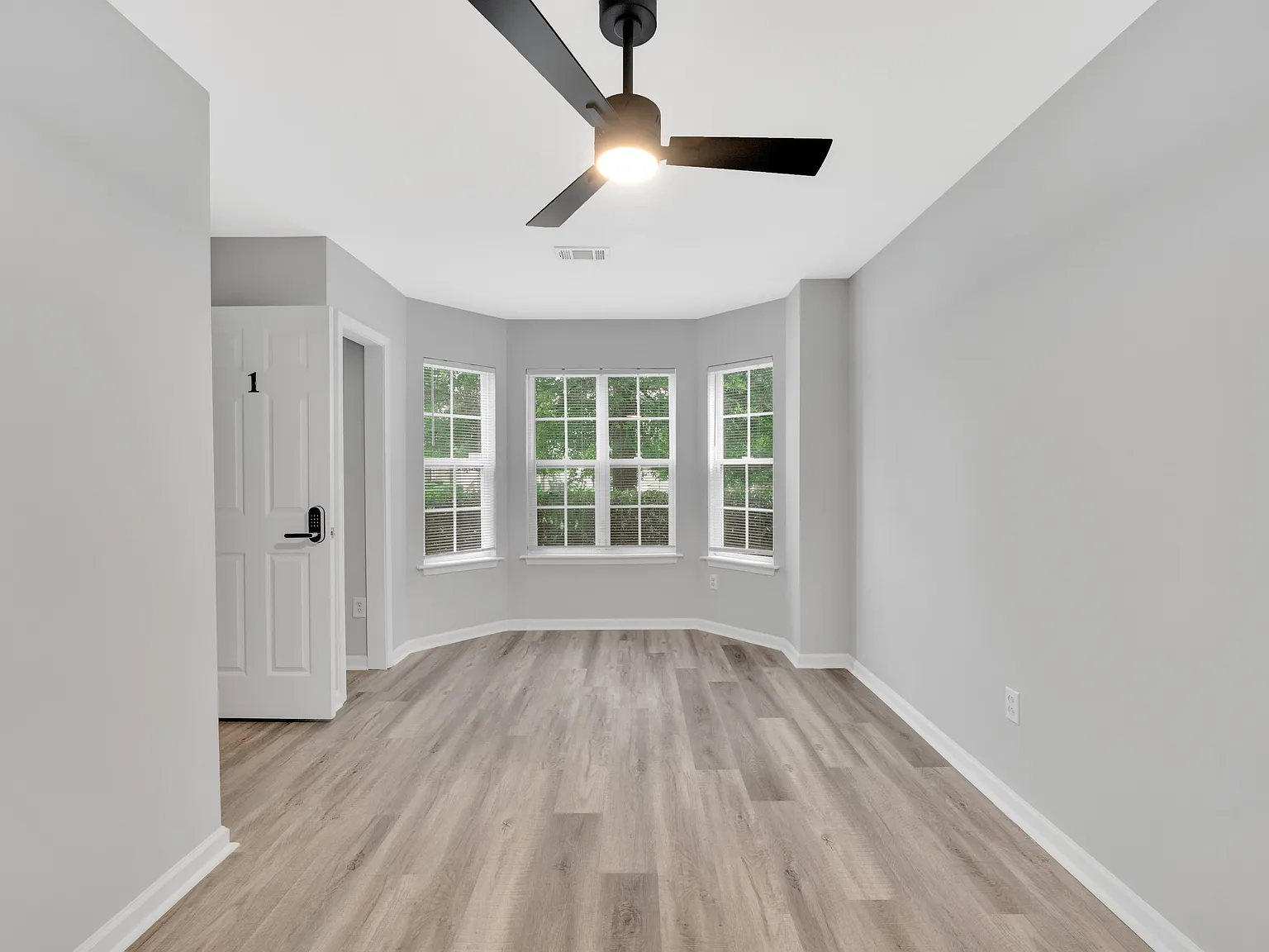 Pauline Ln, Charlotte — Photo 4