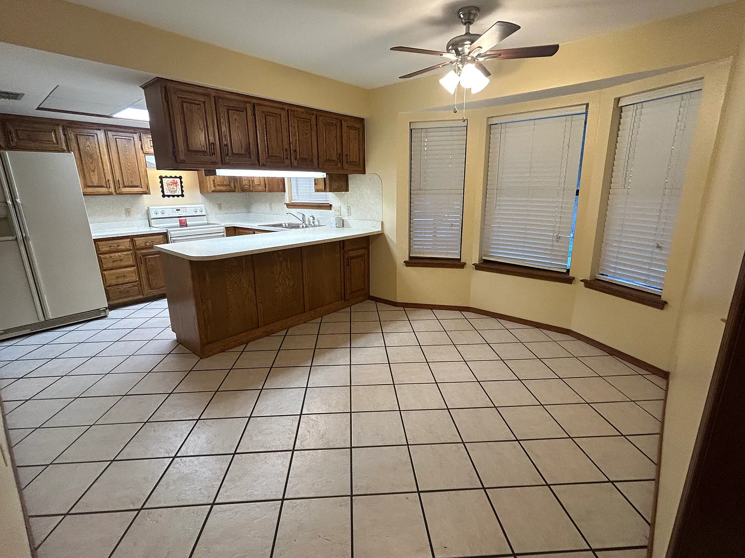 3 bed, 1760 sqft, $2,350 — Photo 4