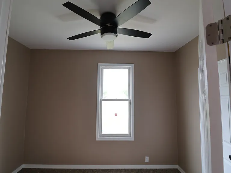 457 Vernon Ave — Photo 4