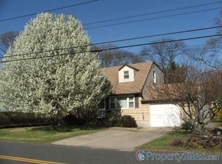75 Lake Promenade, Ronkonkoma, NY 11779