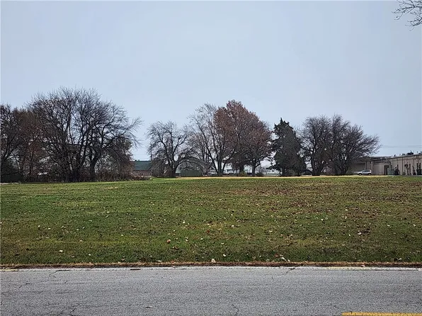 3198 N Charles St, Decatur, IL 62526