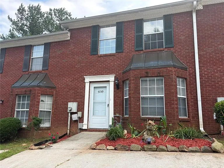 5739 Windfall Ln — Photo 2