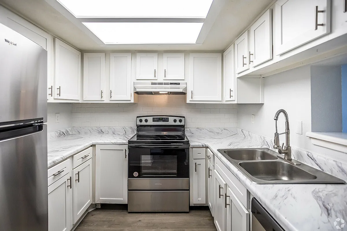 Building Photo - Carrington Townhomes