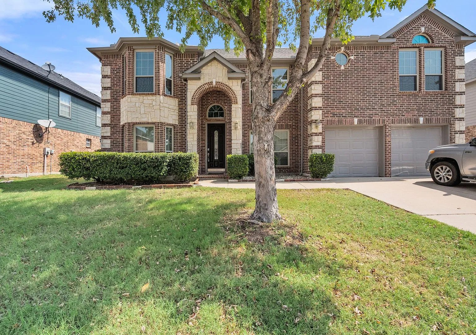 5 bedroom, 3 bath home in highly sought after Villages At Spring Lake Community — Photo 2