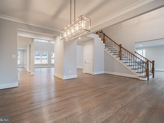 3rd image of 6469 Windham Ave