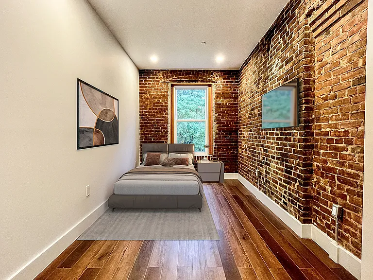 113 E 2nd St #D — Photo 4