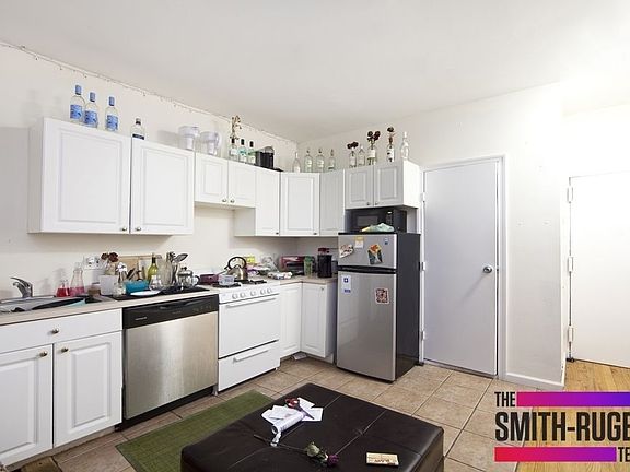 2nd image of 209 E 10th St APT 7