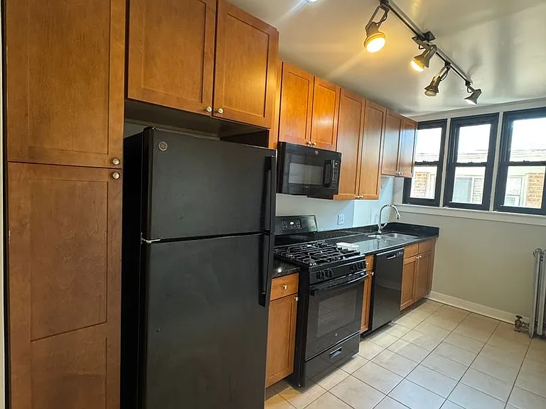 4310-16 N Keystone Ave — Photo 2