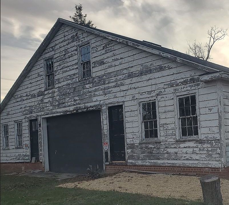 2nd image of 9214 Utica Pl