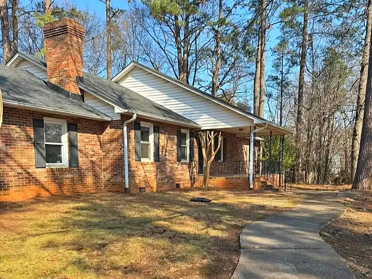 312 Holly Tree Cir #A — Photo 3