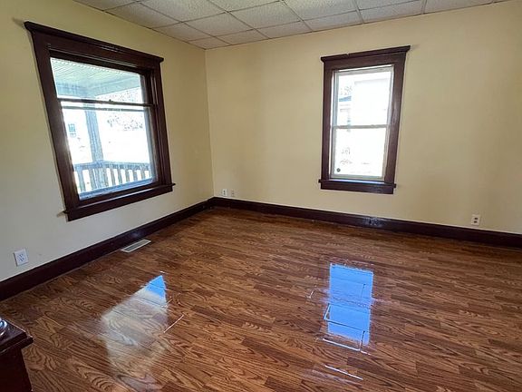 4th image of 1327 Greenwood Ave