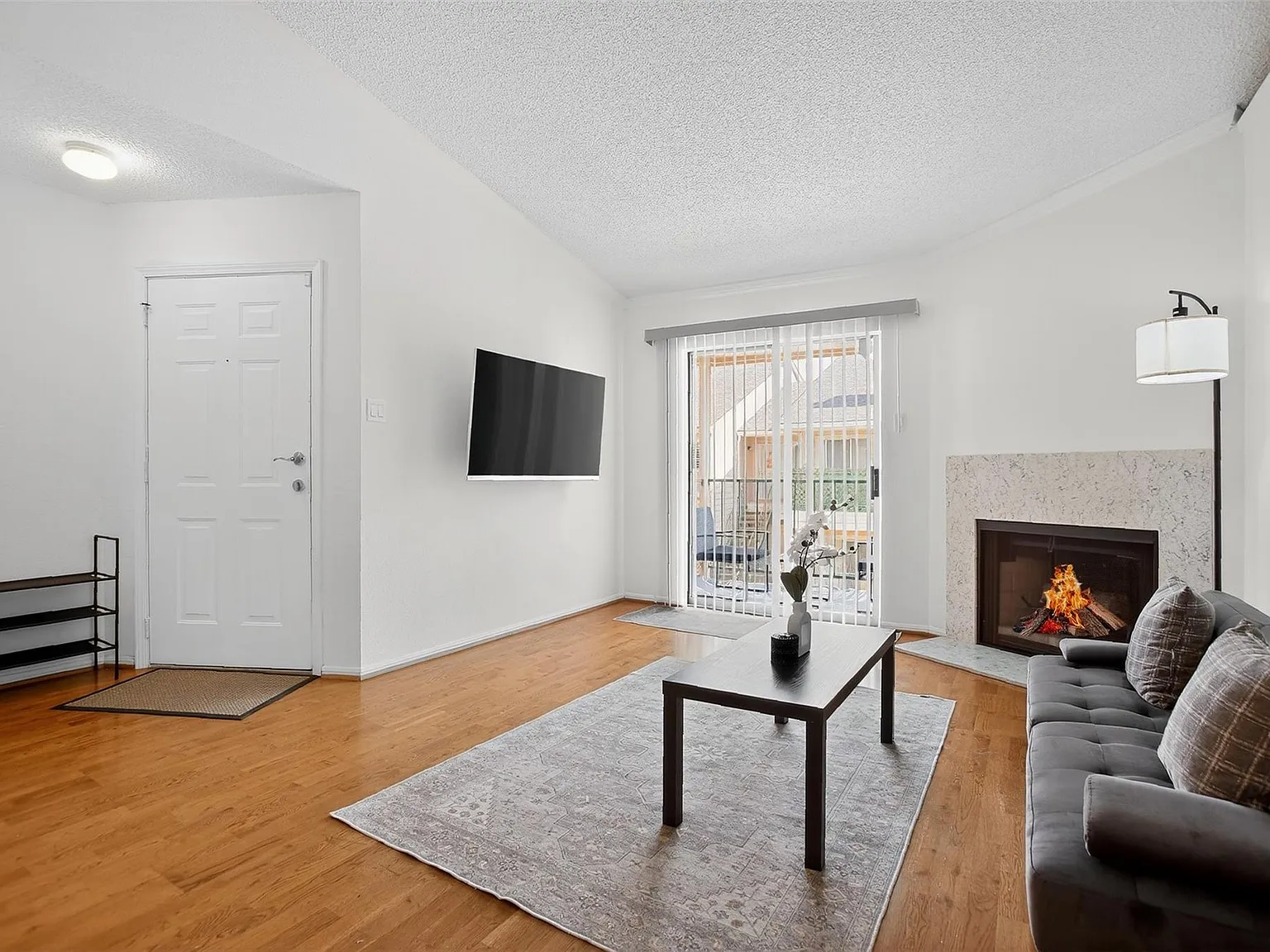 2 bed, 960 sqft, $1,250 — Photo 4