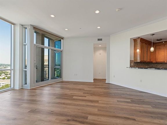 4th image of 500 Throckmorton St APT 1807