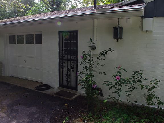 3rd image of 4860 Forest Dr