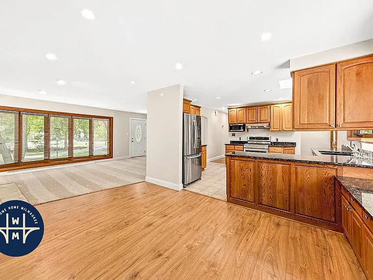 12400 Elmhurst Pkwy — Photo 6