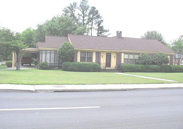 1st image of 208 Dogwood Dr